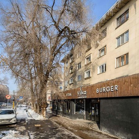 Mid-Century Charm Apartments В Центре Алматы Buitenkant foto