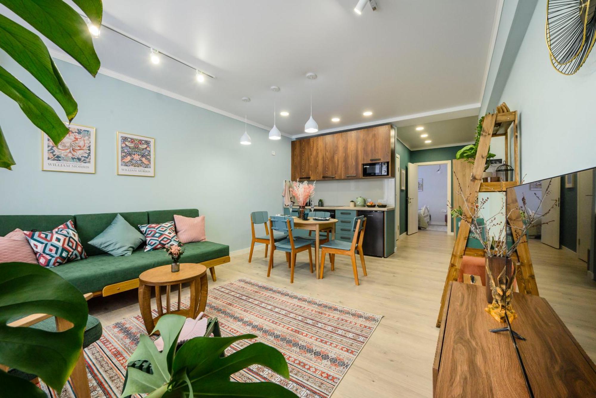 Mid-Century Charm Apartments В Центре Алматы Buitenkant foto
