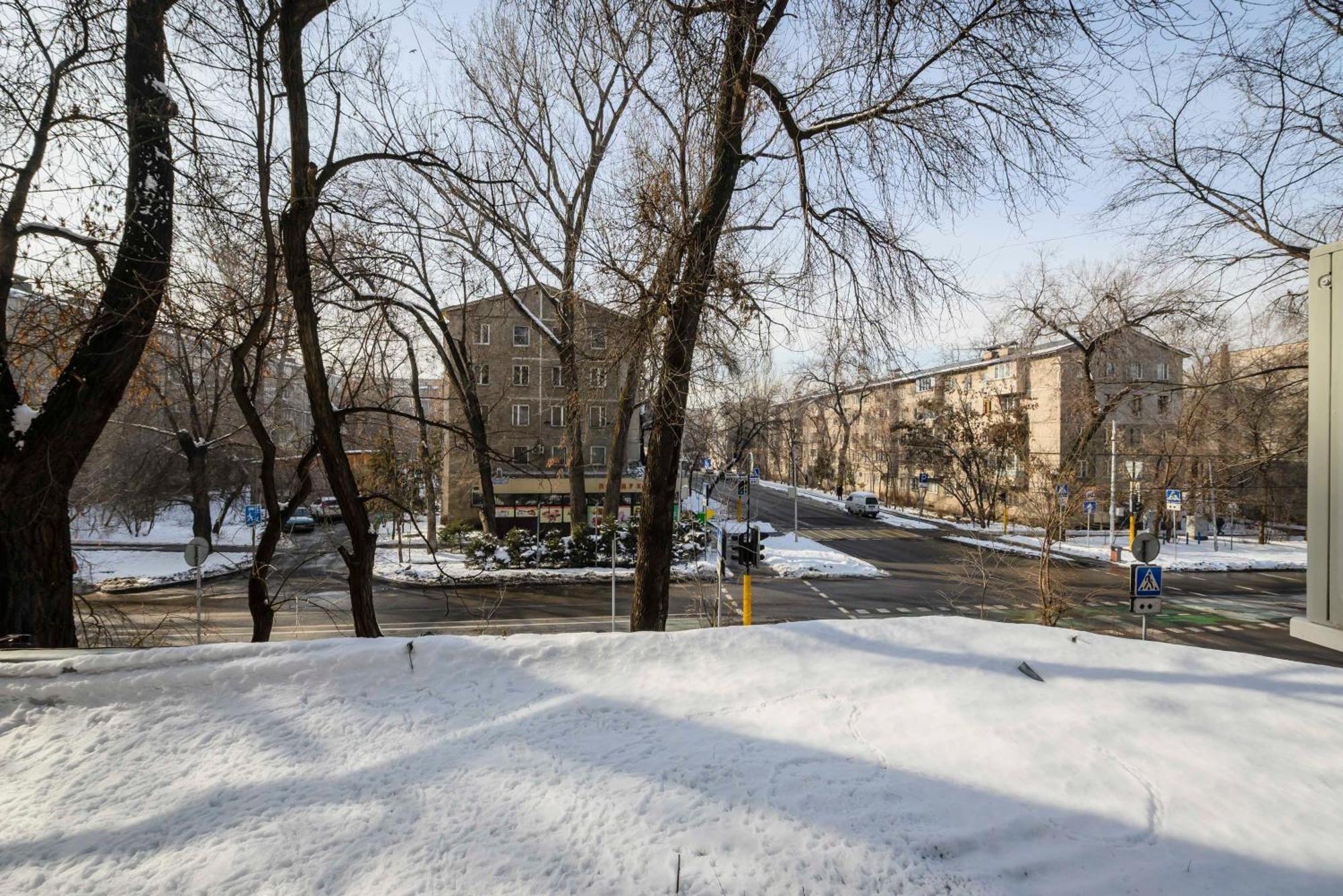Mid-Century Charm Apartments В Центре Алматы Buitenkant foto